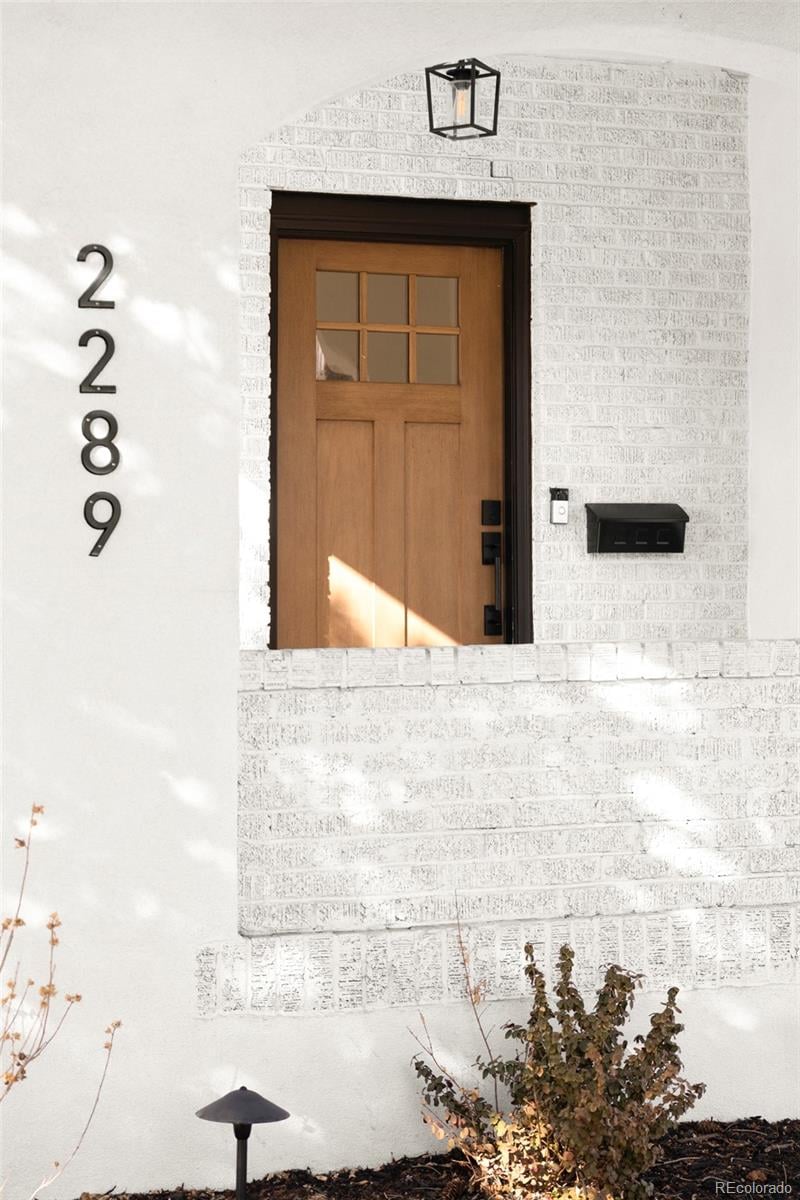 2289 N Glencoe St, Denver, CO 80207