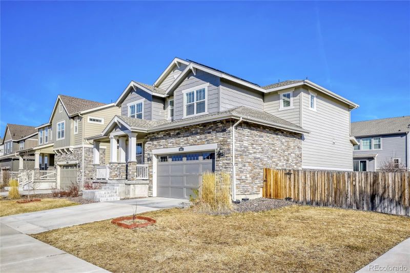 1060 S De Gaulle Ct, Aurora, CO 80018