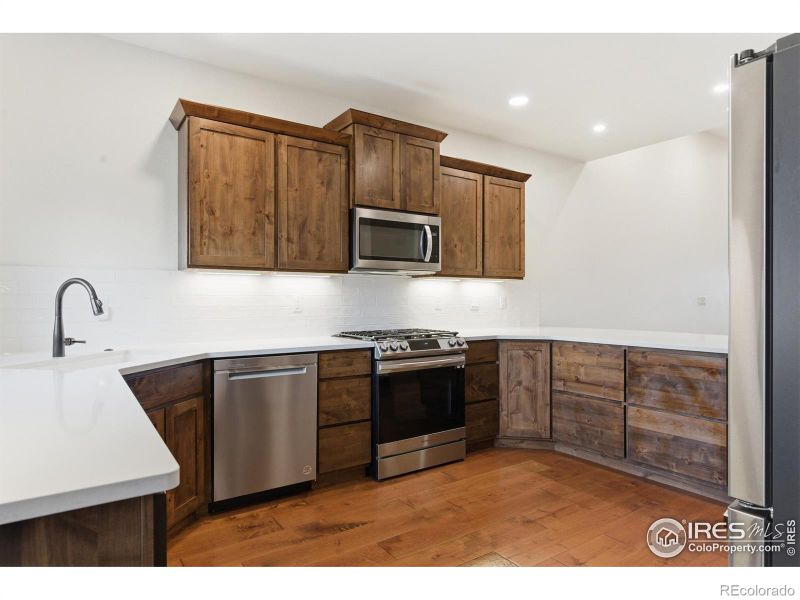 1908 Sunshine Peak Dr, Loveland, CO 80538