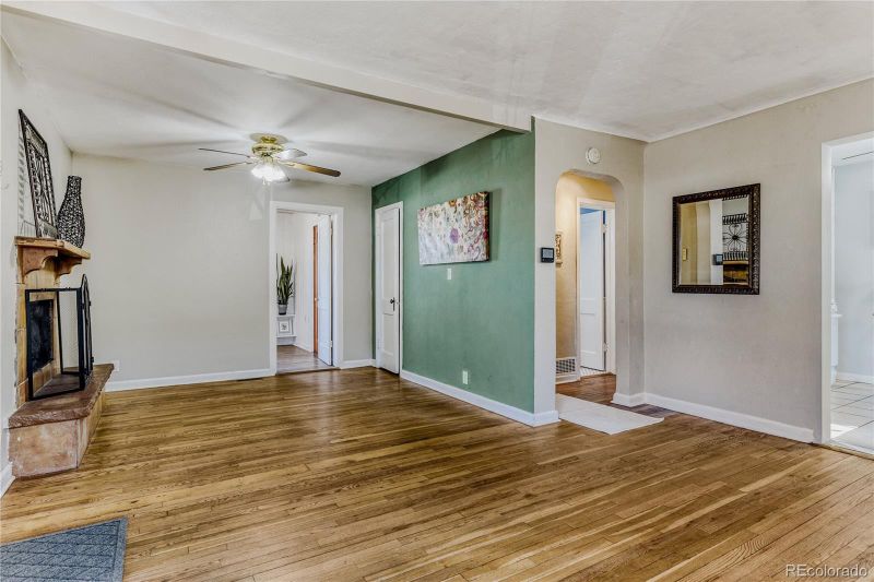 1364 Hanover St, Aurora, CO 80010