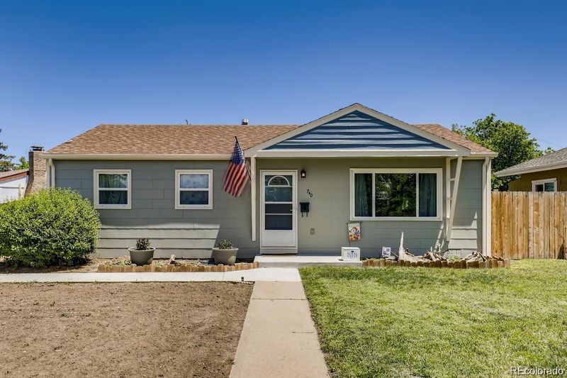 740 Newark St, Aurora, CO 80010