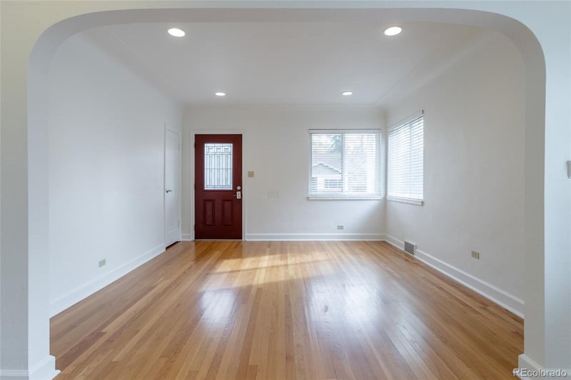 2261 S Lincoln St, Denver, CO 80210