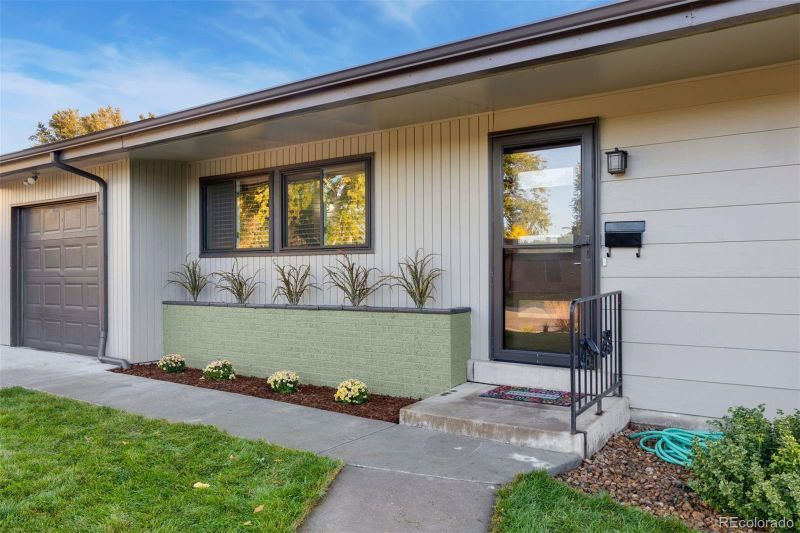 680 S Washington Cir, Englewood, CO 80113