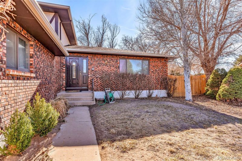 5 Strawflower Ct, Pueblo, CO 81001