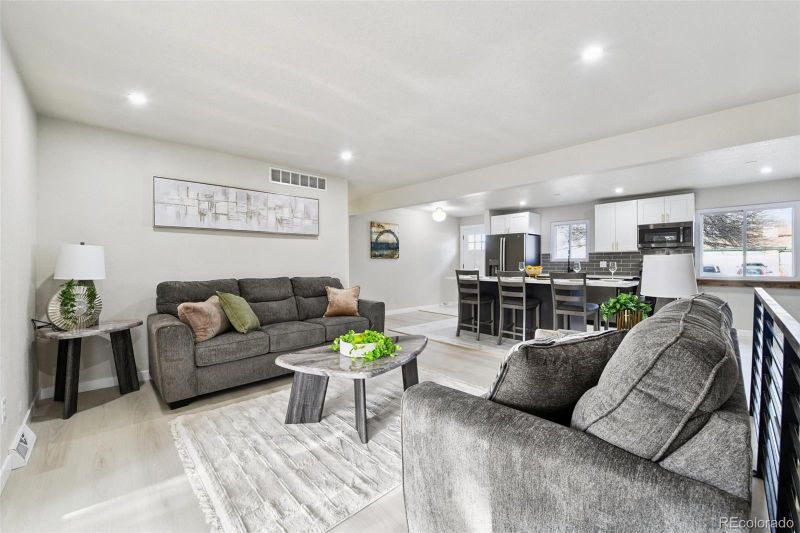 225 Tucson St, Aurora, CO 80011