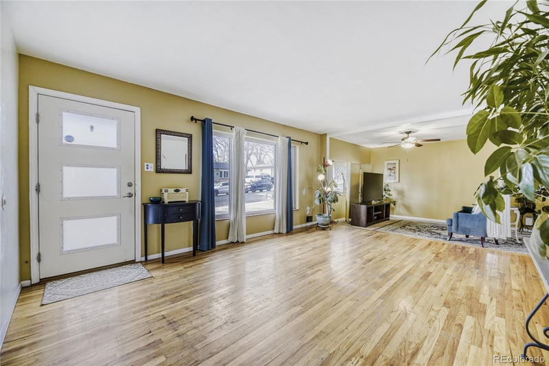 2924 S Zurich Ct, Denver, CO 80236