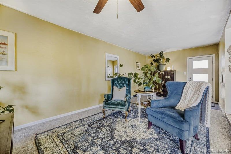 2924 S Zurich Ct, Denver, CO 80236