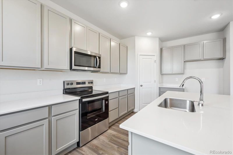 4550 Blue Grama Dr, Dacono, CO 80514