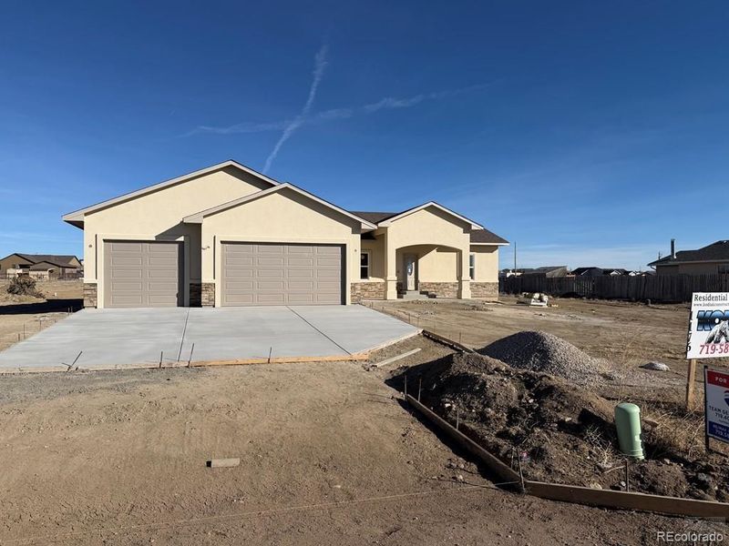 1176 Knotty Pine Ln, Pueblo West, CO 81007