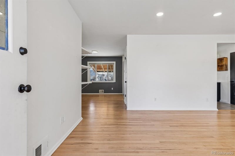 2725 S Zurich Ct, Denver, CO 80236
