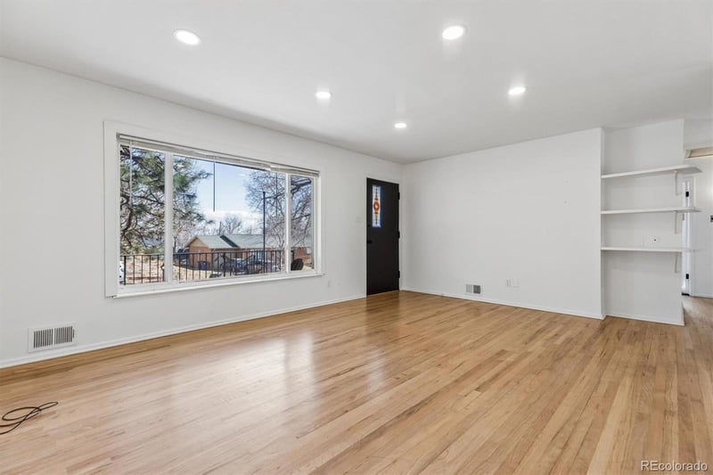2725 S Zurich Ct, Denver, CO 80236