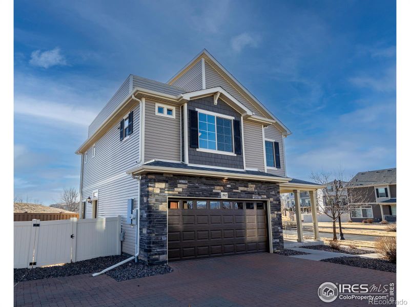 3907 Windwood Dr, Johnstown, CO 80534