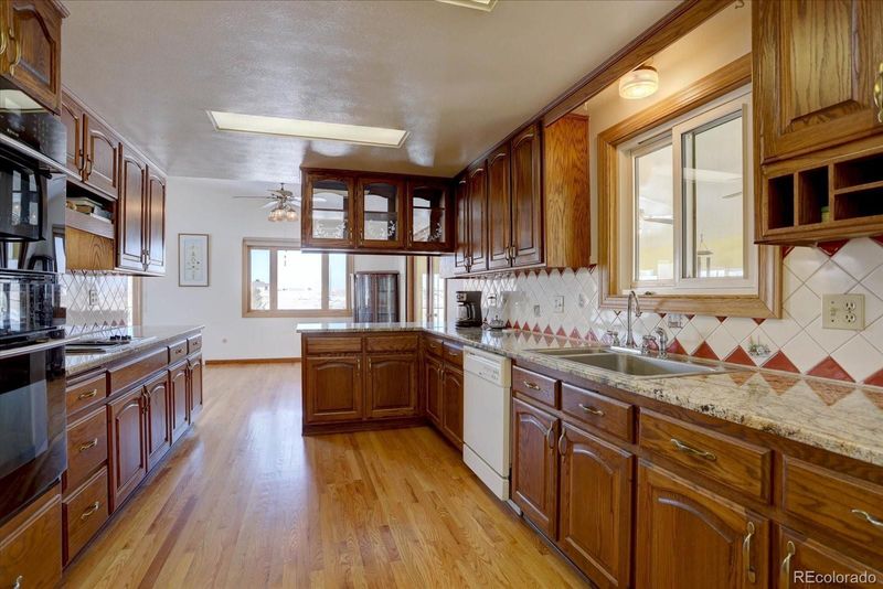 11810 Mesa View Rd, Larkspur, CO 80118