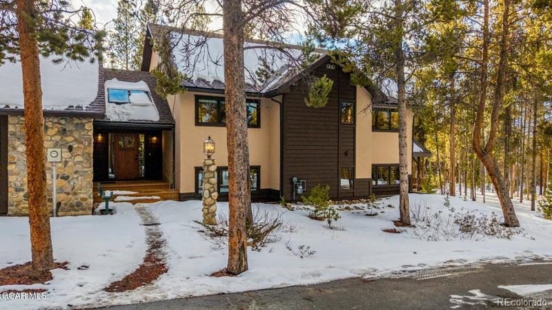 589 Hughes Ave, Fraser, CO 80442