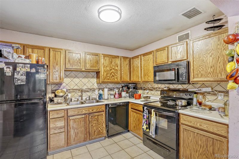 990 Toledo St, Aurora, CO 80011