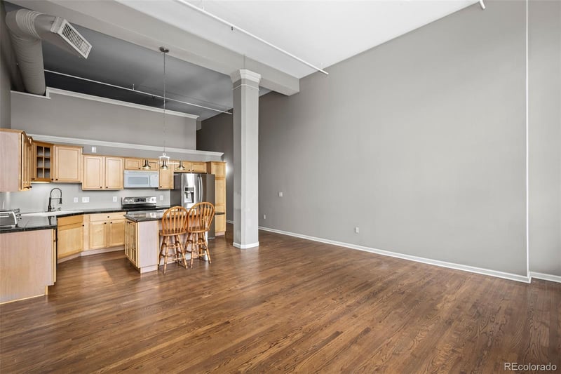 1555 California St #302, Denver, CO 80202