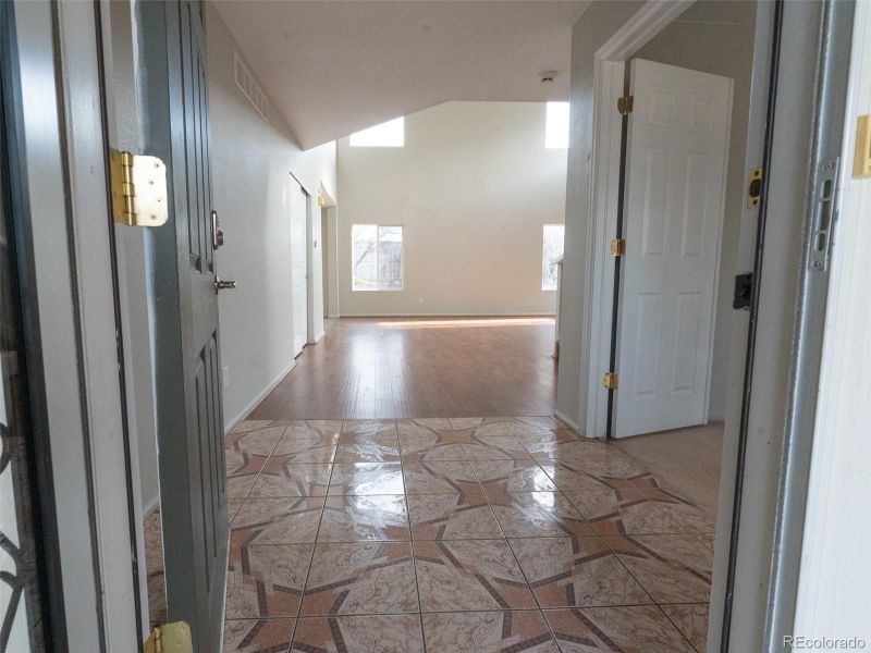 19147 E Dickenson Dr, Aurora, CO 80013