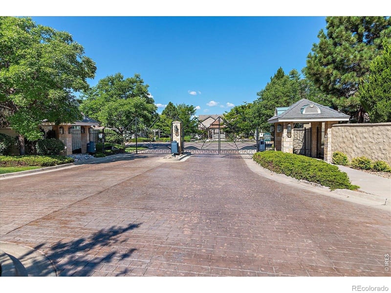 4545 S Monaco St #324, Denver, CO 80237