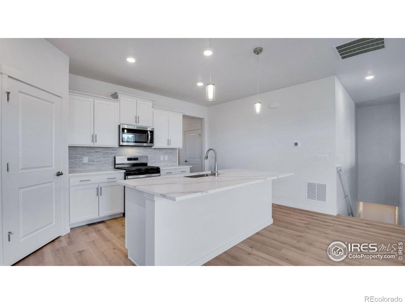 1450 Sunrise Hill Dr, Berthoud, CO 80513