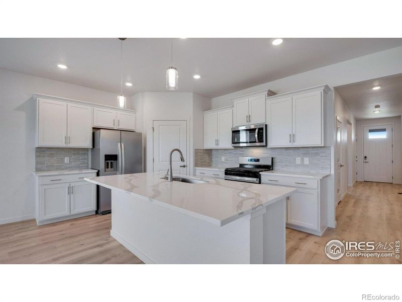 1450 Sunrise Hill Dr, Berthoud, CO 80513