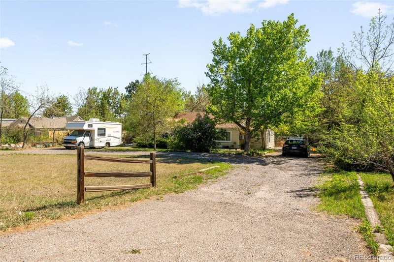 994 Welch St, Lakewood, CO 80401