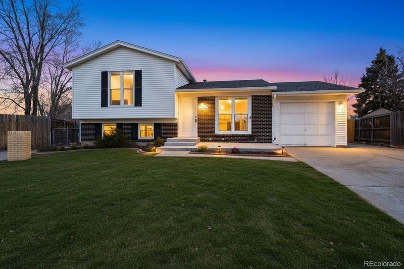 2680 S Mobile Way, Aurora, CO 80013