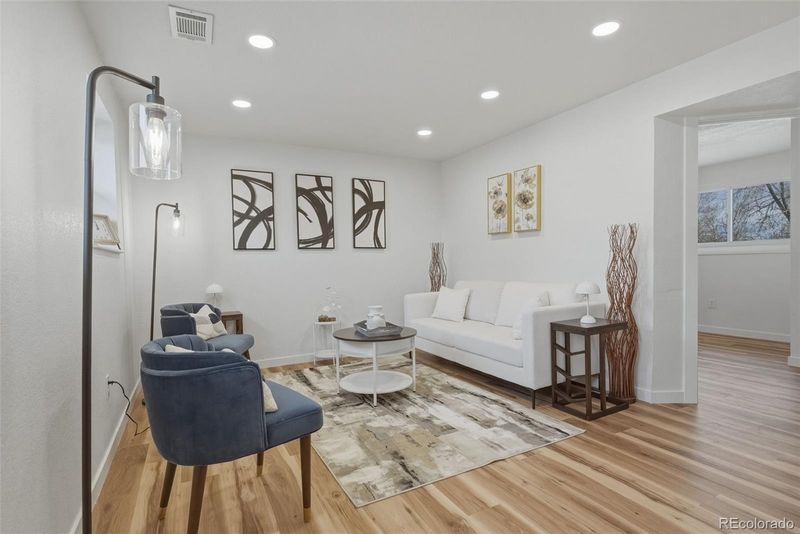 2680 S Mobile Way, Aurora, CO 80013