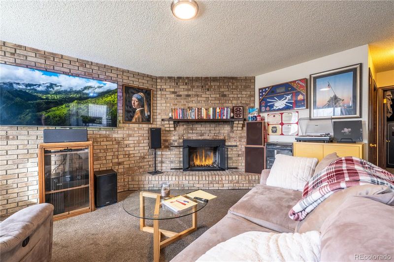 1424 Centennial Dr, Longmont, CO 80501