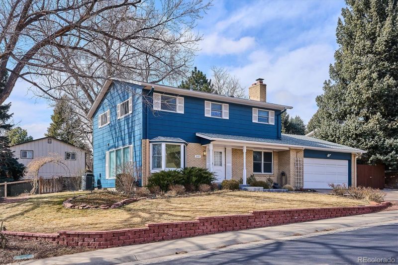 2449 S Holland Ct, Lakewood, CO 80227