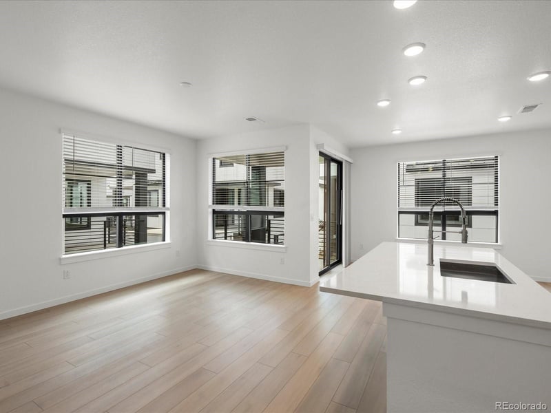 2060 S Holly St #2, Denver, CO 80222