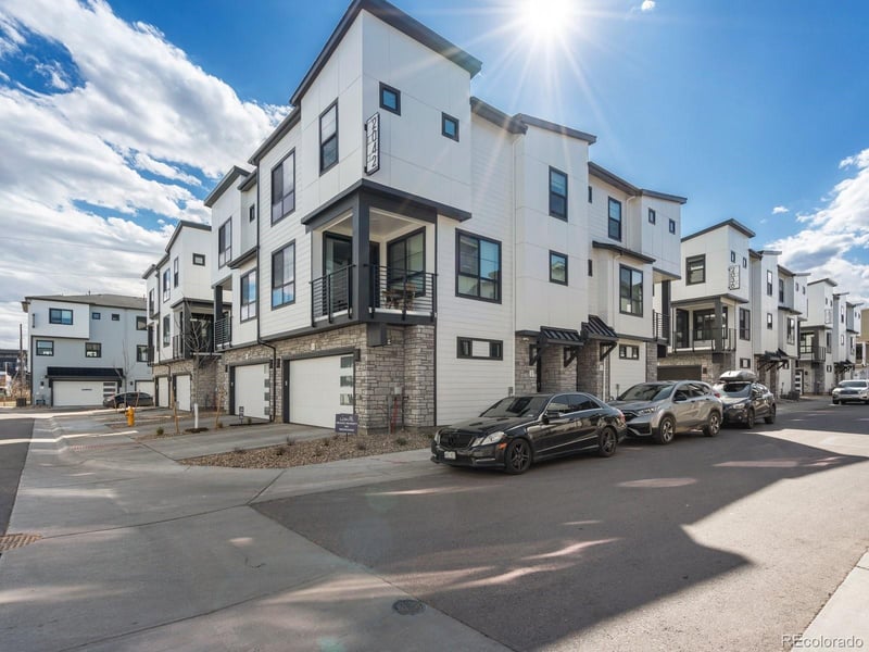 2060 S Holly St #2, Denver, CO 80222