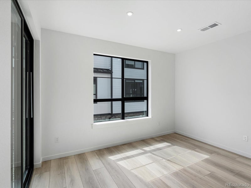 2060 S Holly St #3, Denver, CO 80222