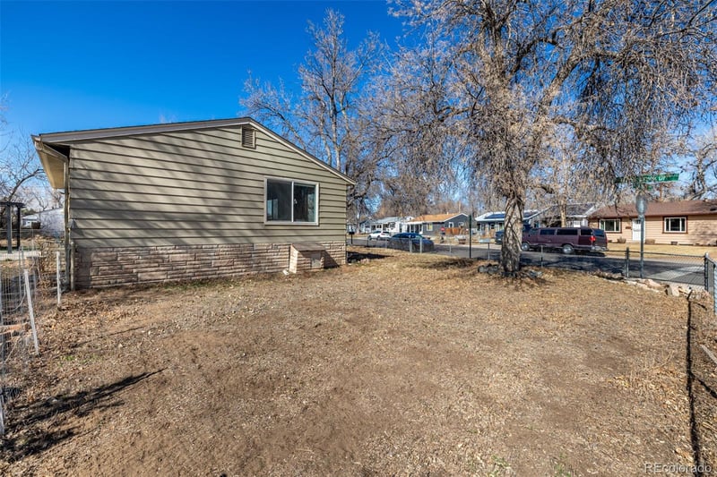 3110 W Bear Creek Dr, Englewood, CO 80110