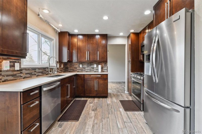 687 E Phillips Dr N, Littleton, CO 80122