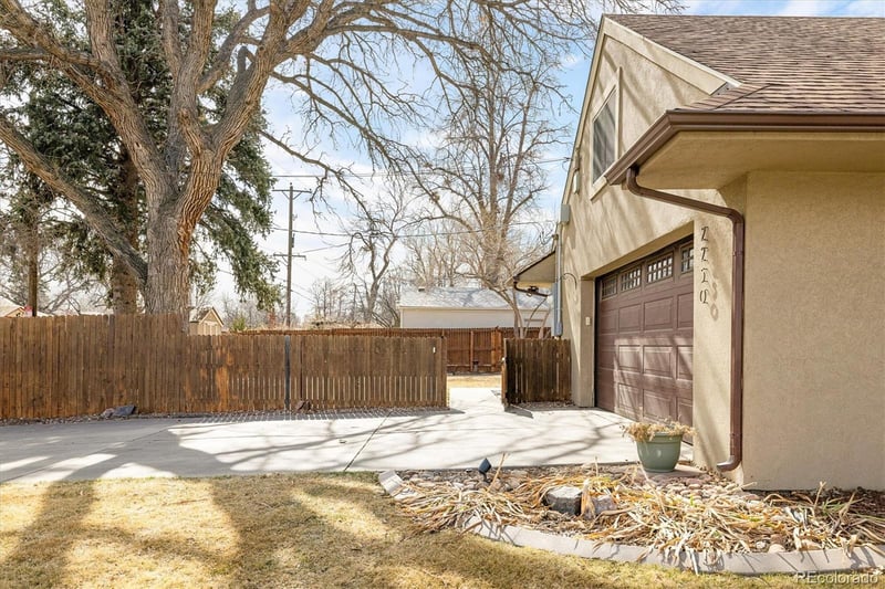 2250 N Monaco Pw, Denver, CO 80207