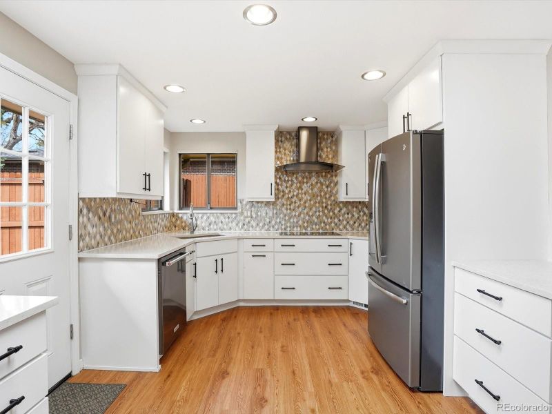 8524 W 10th Ave, Lakewood, CO 80215