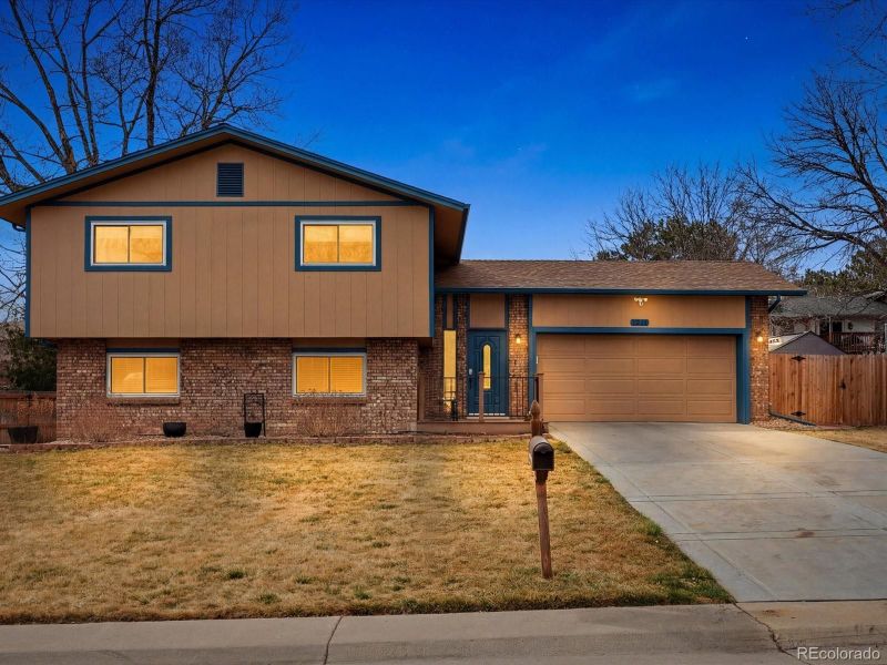 1221 Dexter St, Broomfield, CO 80020