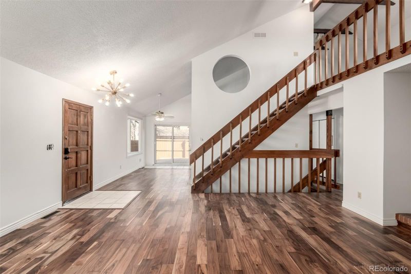 135 S Eagle Cir, Aurora, CO 80012