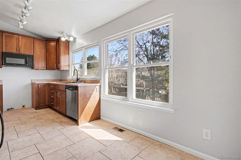 18967 E Mercer Dr, Aurora, CO 80013