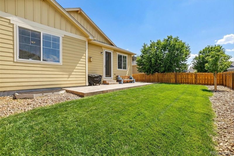 75 N Newcastle Ct, Aurora, CO 80018