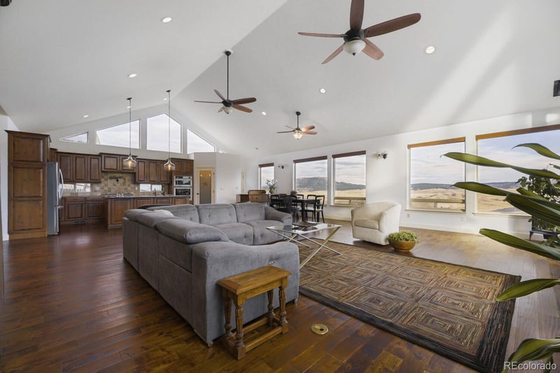5425 Country Club Dr, Larkspur, CO 80118