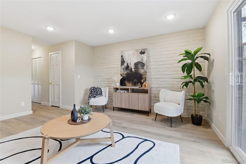 1060 S Parker Rd #27, Denver, CO 80231