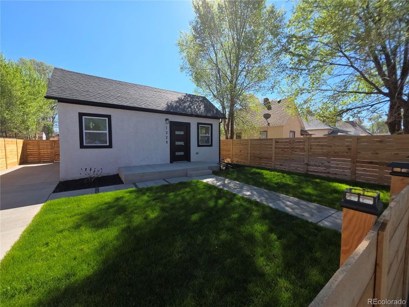 1328 Cypress St, Pueblo, CO 81004