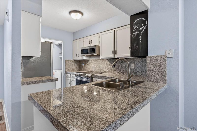 9475 W Ontario Dr, Littleton, CO 80128