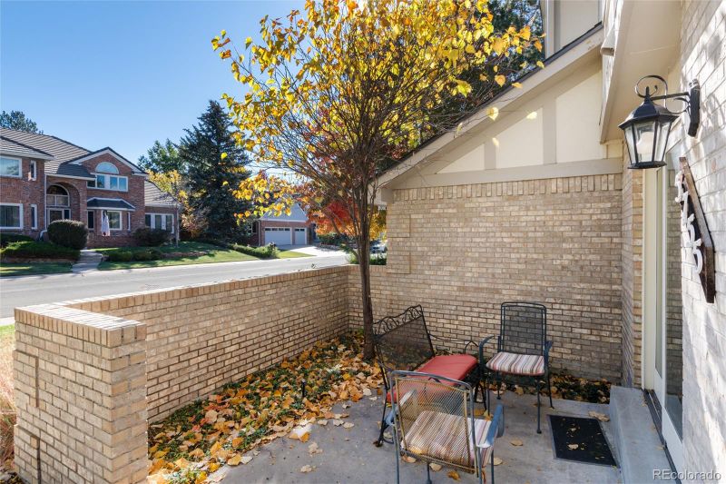 5755 S Kittredge Ct, Centennial, CO 80015