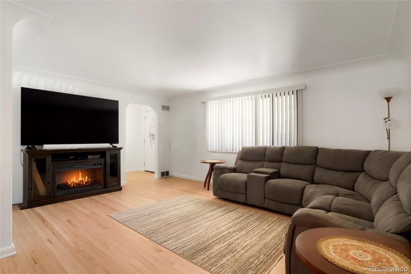 2341 Oakland St, Aurora, CO 80010