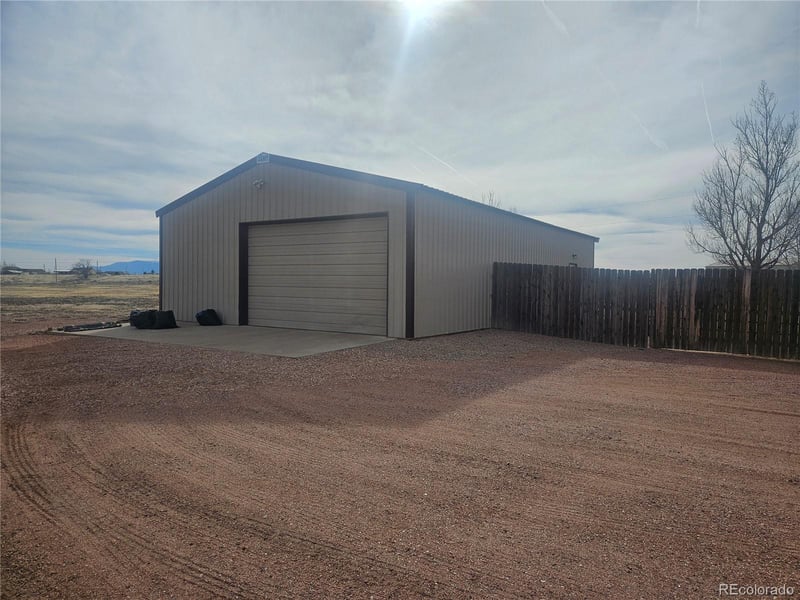 1408 E Kiva Dr, Pueblo, CO 81007