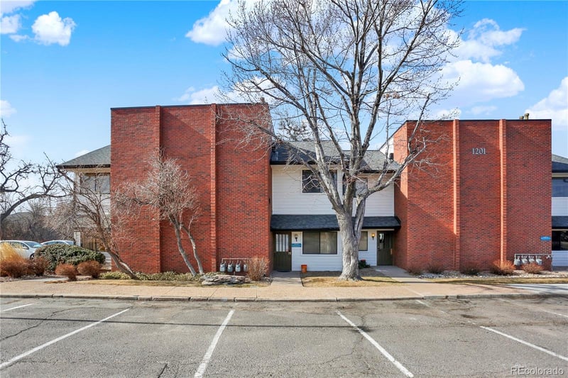 1201 S Parker Rd #203, Denver, CO 80231