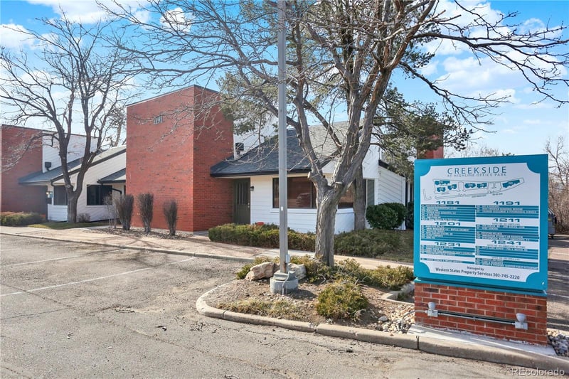 1201 S Parker Rd #203, Denver, CO 80231