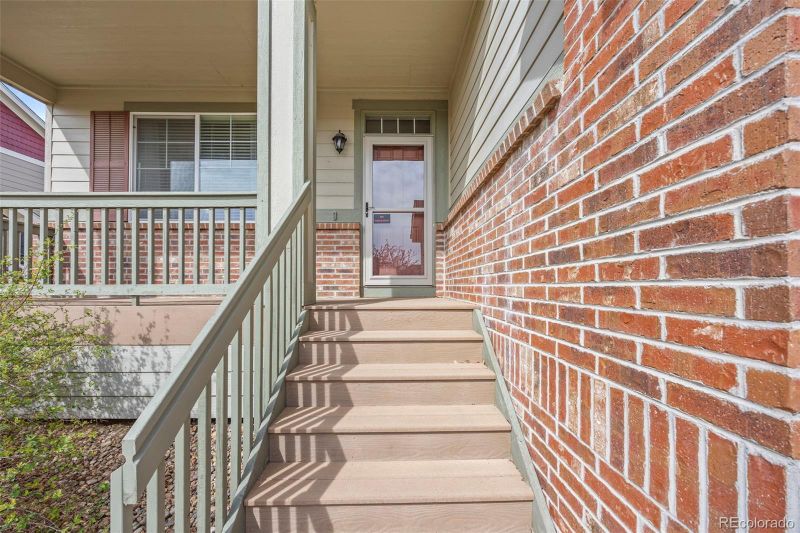 123 N Jamestown Way, Aurora, CO 80018